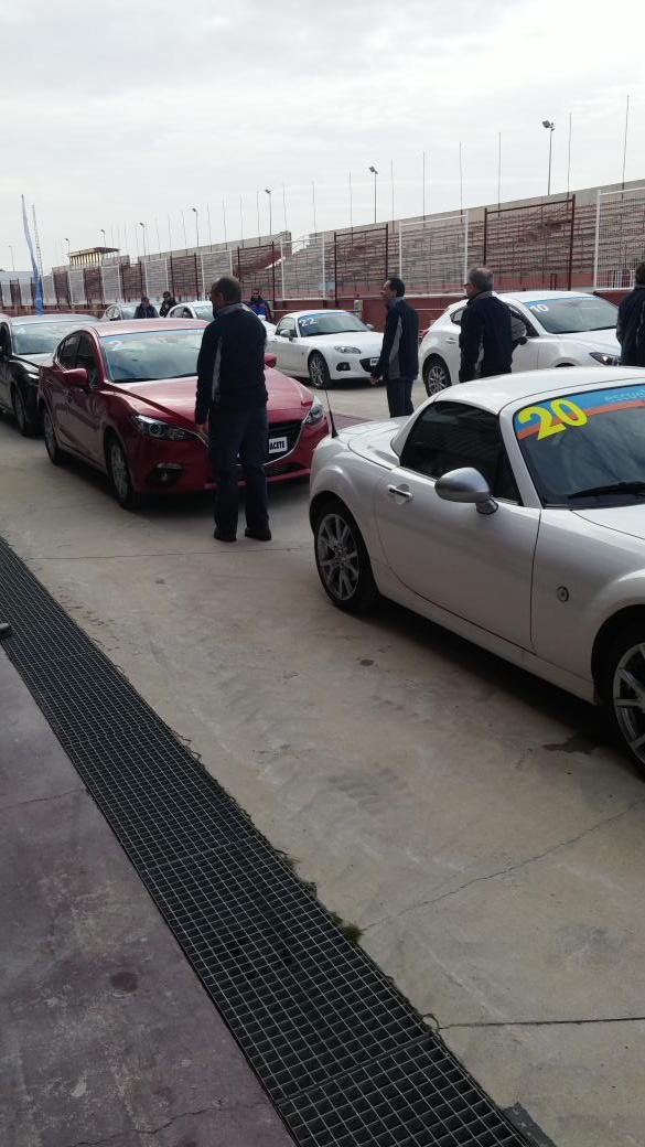atoor17's tweet photo. Buena mañana de sábado en el circuito de Albacete disfrutando del nuevo trazado y encima con un Mazda MX-5 👌 http://t.co/fHATBSh0sK