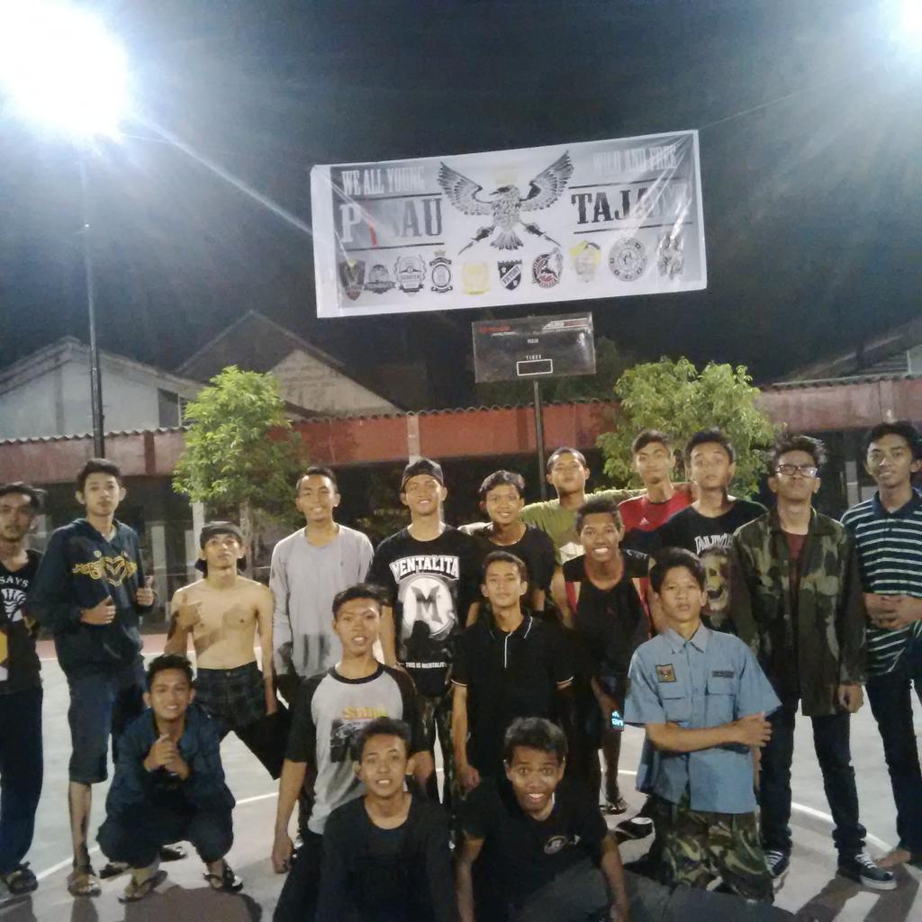 KlasikSMADA's tweet photo. @VICTORY_SMADA @ZwitsalSmada @TehGelas_SMADA @scooter_smada @klimismada @jokerrek @SHIROSmada JGN SAMPAI TUMPUL !! http://t.co/hwG2IrEAIN