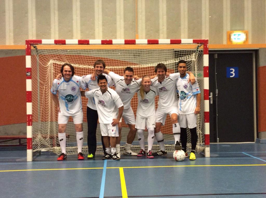 StichtingHZVC's tweet photo. Afgelopen donderdag kwamen veel teams op de foto http://t.co/R0w12E3o9K