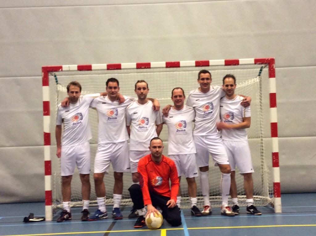 StichtingHZVC's tweet photo. Afgelopen donderdag kwamen veel teams op de foto http://t.co/R0w12E3o9K