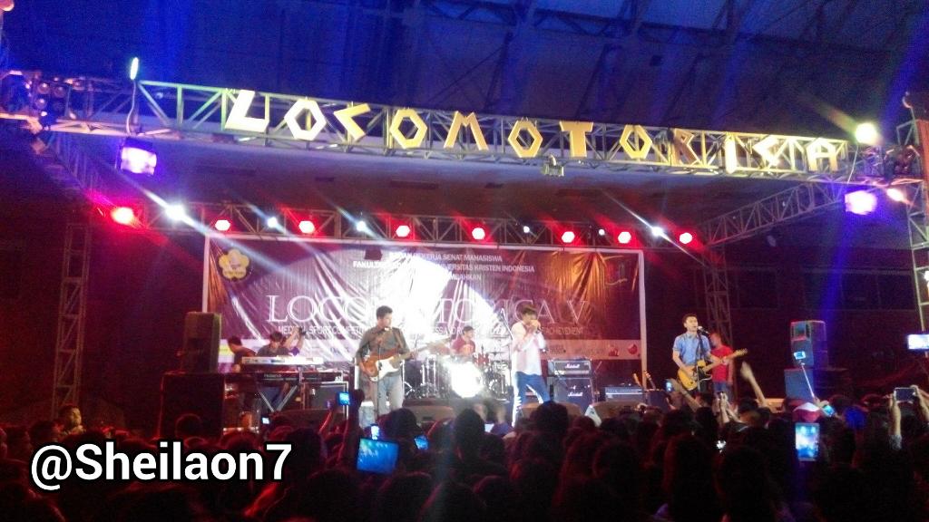 Mulya507's tweet photo. On stage now @Sheilaon7 at Closing Ceremony LOCOMOTORICA V Gor Soemantri Brodjonegoro Kuningan @Loco_FKUKI http://t.co/cRRfxYJmDO"