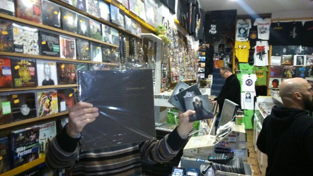 mvsmband's tweet photo. Valencian@s!! Ya podéis encontrar nuestros discos en #DevilRecords, #Harmony y #Amsterdam .Apoya el pequeño comercio! http://t.co/QOGtwfHhlu