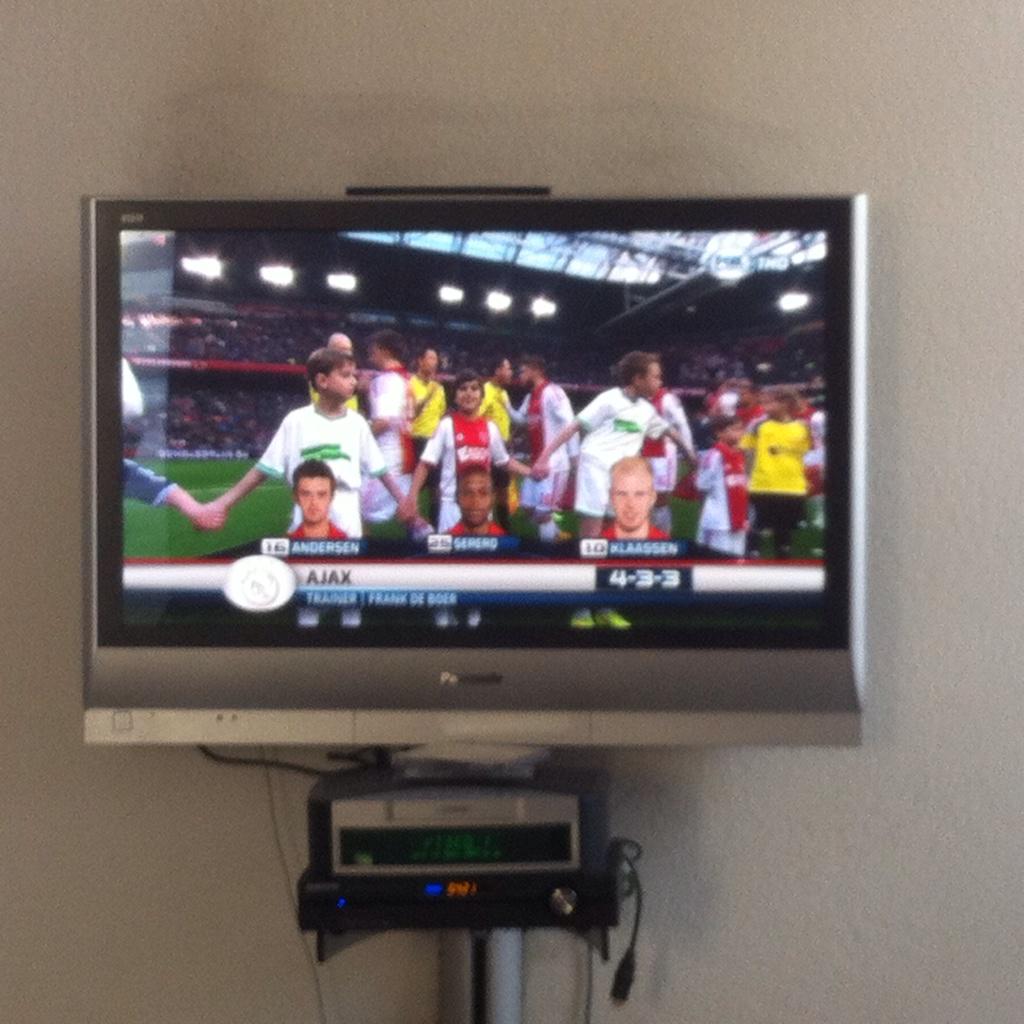 MennovdBorg's tweet photo. @AFCAjax -Fc Utrecht, we zitten er klaar voor. http://t.co/crgatEG82g