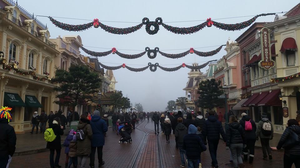 DedicatedToDLP's tweet image. “@RadioDisneyClu: Nous avons perdu le château de la Belle au Bois Dormant !  http://t.co/E7VzxIQkuU” Someone stole the Castle!