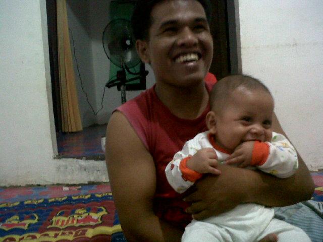 yetnai's tweet photo. Ayah and thian lagi asik nonton @TheBlusukan http://t.co/c890z4Qond