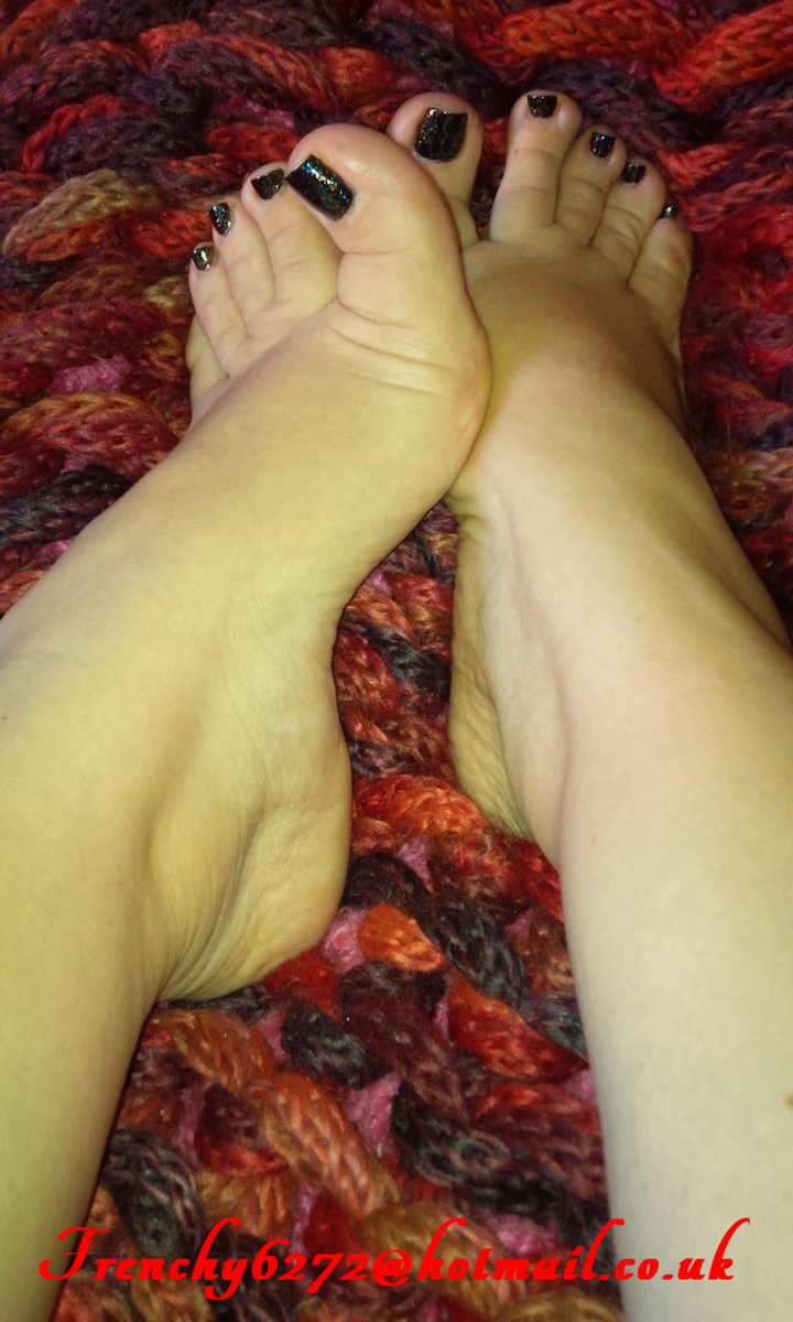 FrenchFeet's tweet photo. Perfect #higharches! Bow down and show respect! #tribute #goddess #worship #footfetish #footdom #frenchfeet http://t.co/5LIT9HgdAW