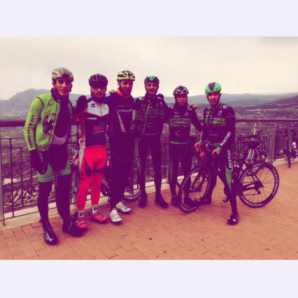 sanchezmantecon's tweet photo. Buena salida con @javivaleroa y los #bestiaspardas #pro #cycling #comoanda! http://t.co/RB8Iq8OpIu