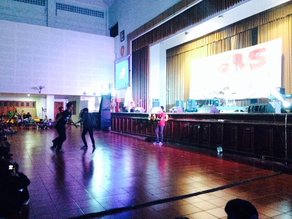 inaugurasifa13's tweet photo. ayoooo yang belum datang ke inaugurasi 2013 segera merapaaaaat acaranya semakin seruuuuuuu👏👏👏🌌🌠 http://t.co/FTmFEZP3Kr