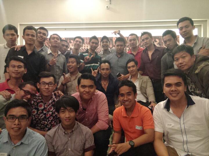 hitmansystem's tweet photo. #HSMS2014 Bali with @honjimilagro, done! Total 11 jam! Thanks for @espadevata! Glossy for life! Ughhhh! http://t.co/UysLClxgis