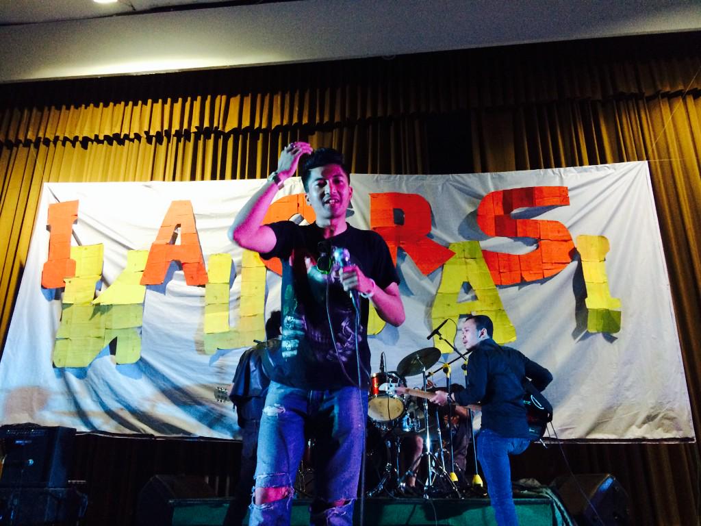 inaugurasifa13's tweet photo. saaat ini sedang ada penampilan band dari alumniiii 🌌🌌 http://t.co/92pIYTKnrE