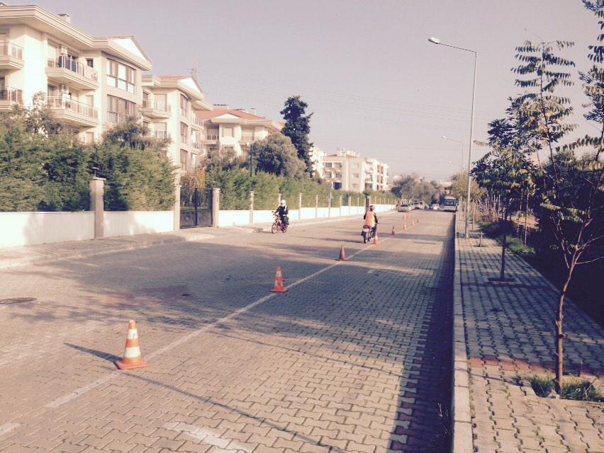 bornovaatamtsk's tweet photo. #A2 sınavı  #motor #sınav #sürücü #kursu http://t.co/ZzhQZKrvvk