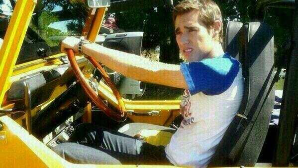 LEONVARGASMUSIC's tweet photo. O homen ja conduz http://t.co/4jekglwTJz
