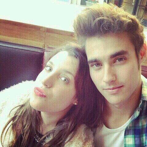 LEONVARGASMUSIC's tweet photo. Love is in the air 💗 http://t.co/LiUFgXTppK