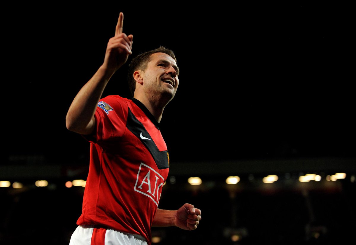 ChampionsLeague's tweet photo. Happy birthday, former @LFC, @realmadriden and @ManUtd striker @themichaelowen! #UCL http://t.co/86QfnnOhtj