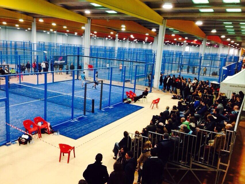 sansetpadel's tweet photo. Final masculina! Disfrutando del ambientazo! 👏👏👏 @FMP_Padel #MasterFMP2014 http://t.co/K4YcFiCMUC