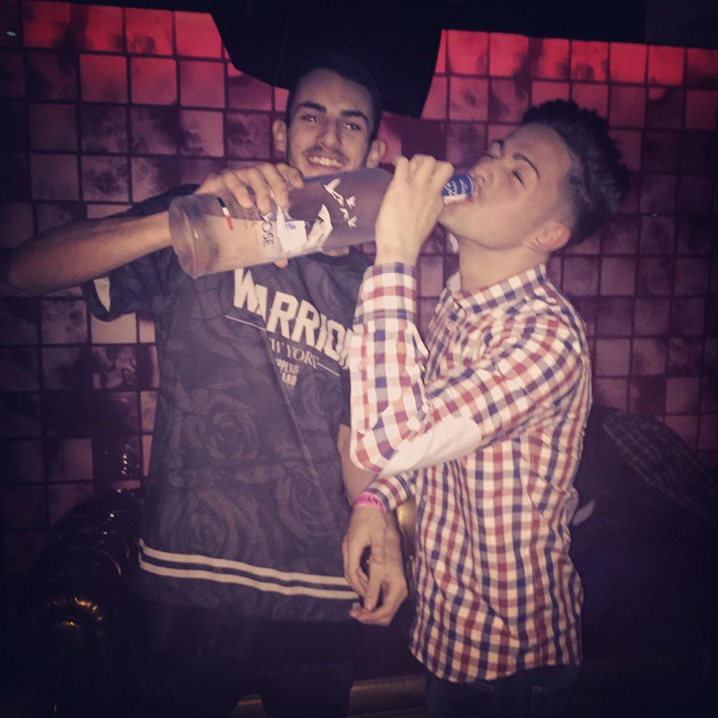 RulesSamir's tweet photo. Penurias 😅😅 http://t.co/3MVxBdw39b