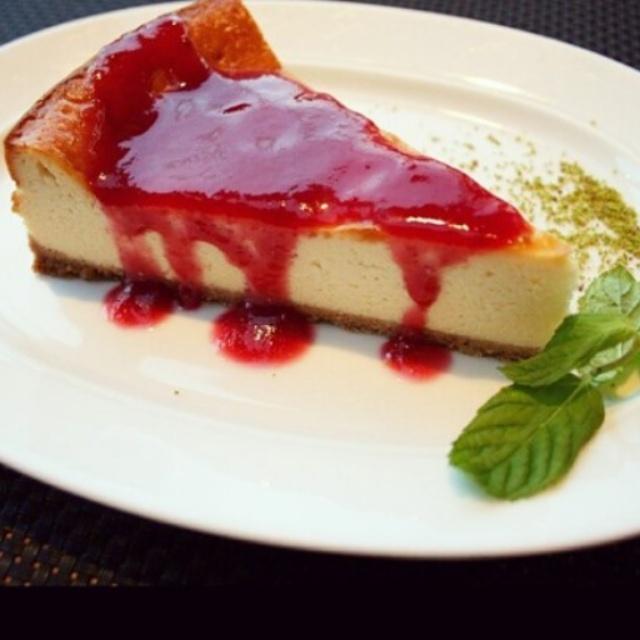 Pazar akşamı yavaş yavaş pazartesi sinyalleri verirken moral ilacımız Bistro33’den geliyor. Bir dilim cheesecake...