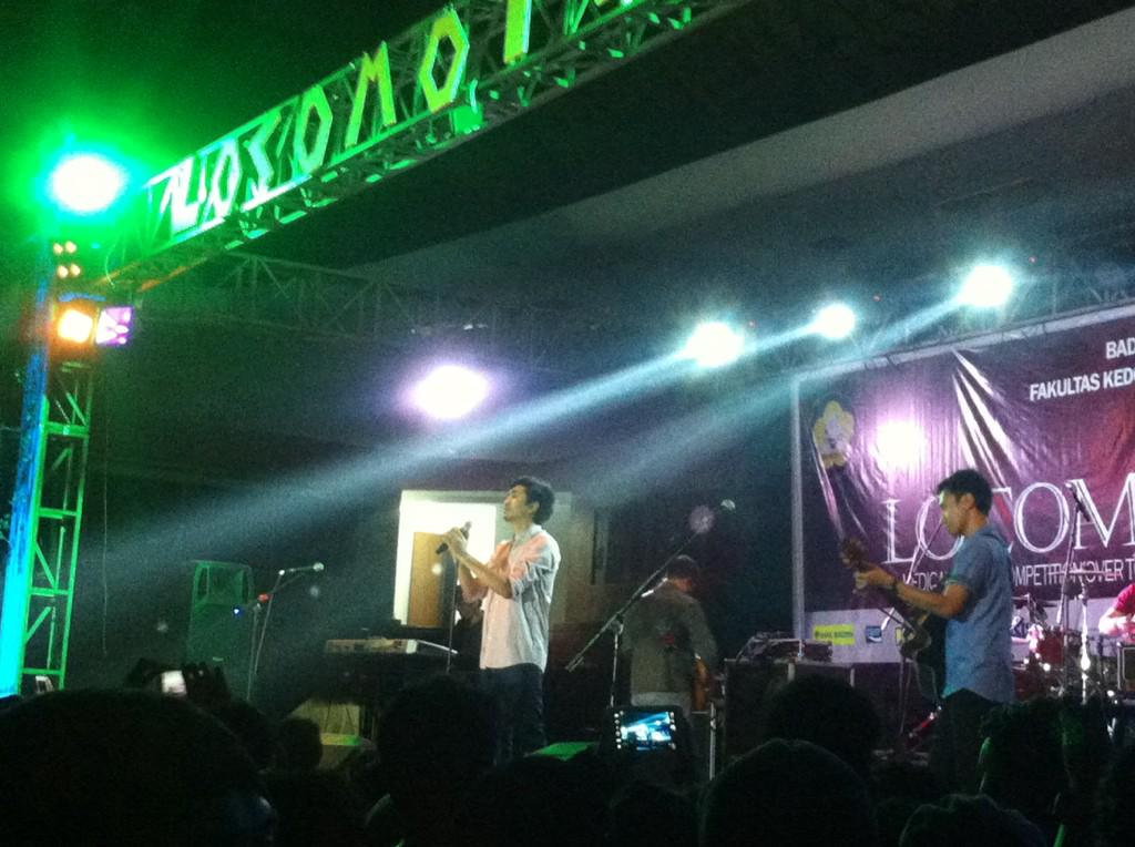SG_JABODETABEK's tweet photo. now @sheilaon7 - Mudah Saja at @Loco_FKUKI GOR Sumanrti http://t.co/YCKTraivq6