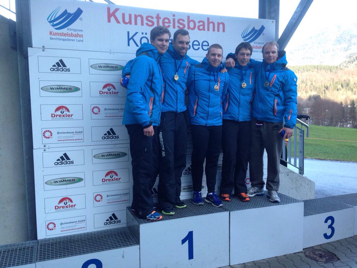 Bobsleeteam Van Calker op de hoogste trede van het podium