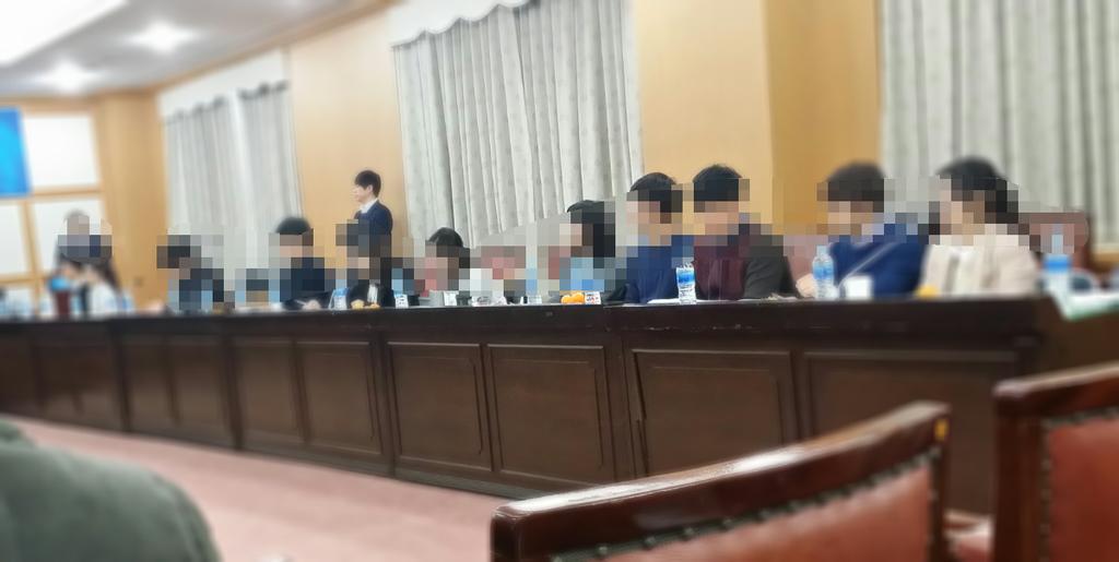 가슴 깊이 묻어 둔 저들의 상처는 누가...???