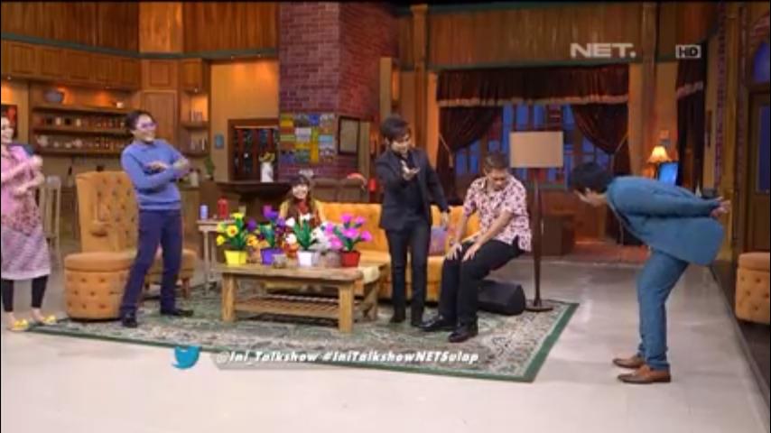 Achiel_KetRam's tweet photo. @IniTalkShow keren banget mang @aingsaswi punya kursi tranparan #initalkshowNetSulap http://t.co/iySfbPqevP