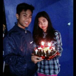 desialfisista's tweet photo. Ini foto jam1 pagi bener2 dibangunin, mata aja cuma 5watt -_- :* http://t.co/vqbxed3422