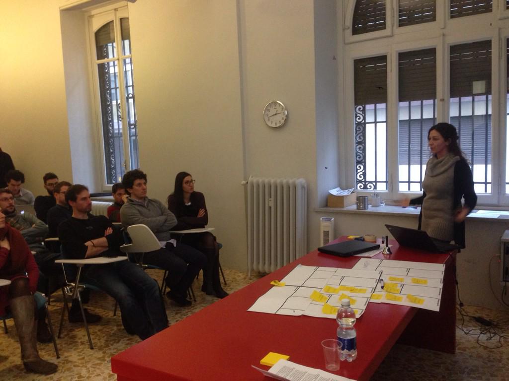 OcchettiStefano's tweet photo. @angelamicocci racconta agli Alumni SAFM la sua esperienza con #SpazioD #SAFMChristmas #alumnisafmthesocialchallenge http://t.co/ZOP7KLgfoe
