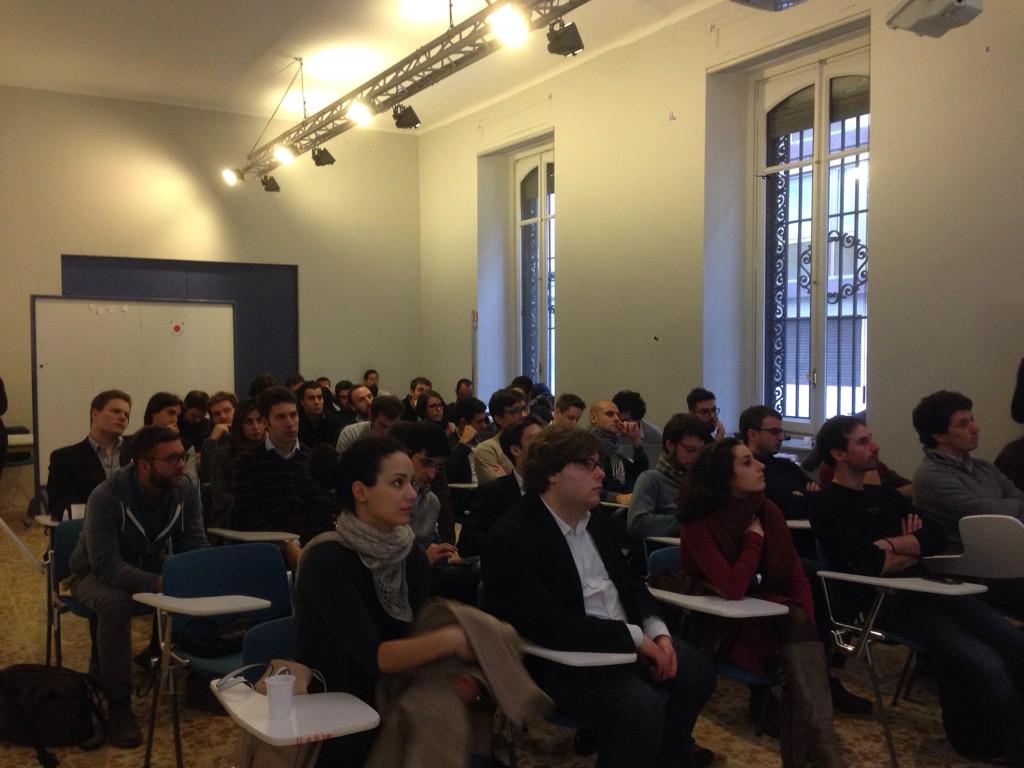 OcchettiStefano's tweet photo. @angelamicocci racconta agli Alumni SAFM la sua esperienza con #SpazioD #SAFMChristmas #alumnisafmthesocialchallenge http://t.co/ZOP7KLgfoe