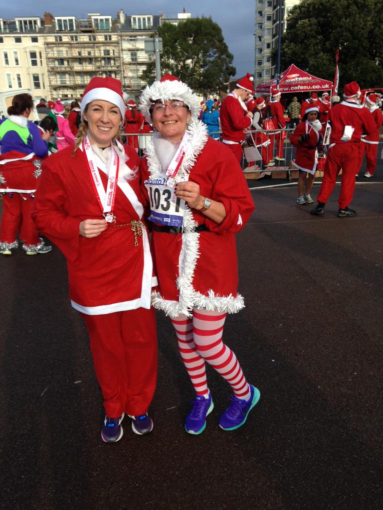 ukrungirl's tweet photo. It's not all serious and about PB's!!!! Sometimes it's all about having FUN! #SantaRun #funrun #southsea http://t.co/tE7TkKg9Xw