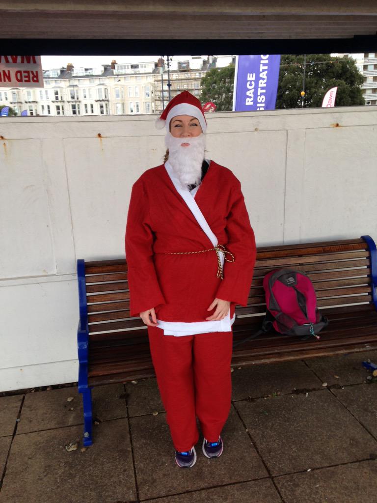 ukrungirl's tweet photo. It's not all serious and about PB's!!!! Sometimes it's all about having FUN! #SantaRun #funrun #southsea http://t.co/tE7TkKg9Xw