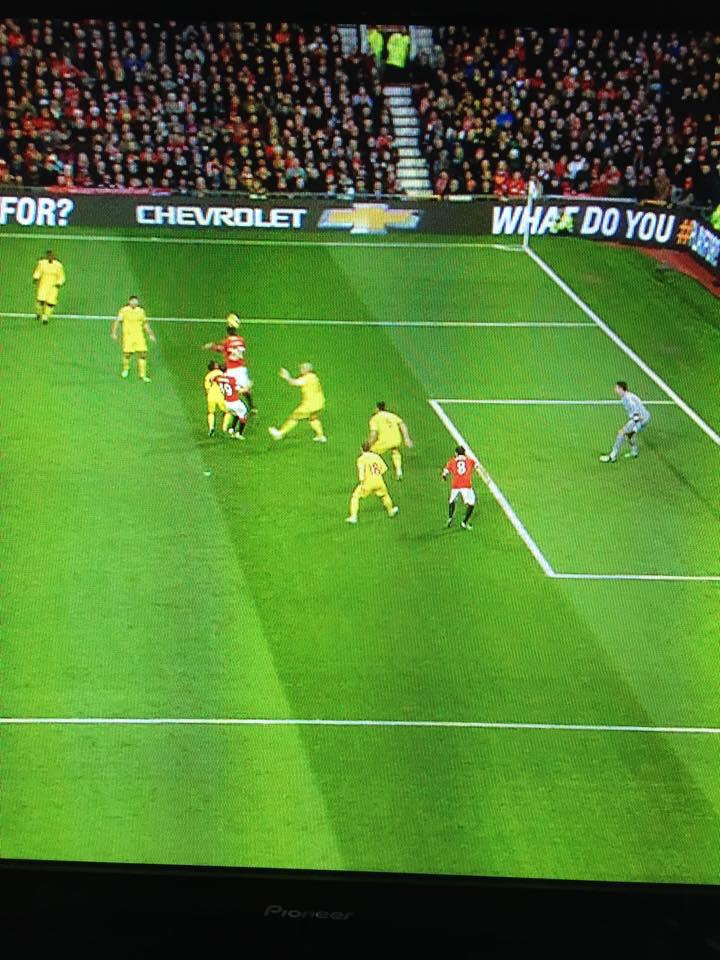FootballFunnys's tweet photo. Mata so far offside! http://t.co/wzxXuMls3u