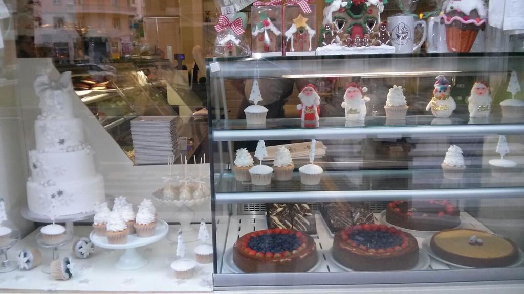 MinouWedding's tweet photo. #Bakery #House #Roma!#weddingcake #cupcake #sweet #love #wedding #MinouWedding http://t.co/xW8JMIVBOa