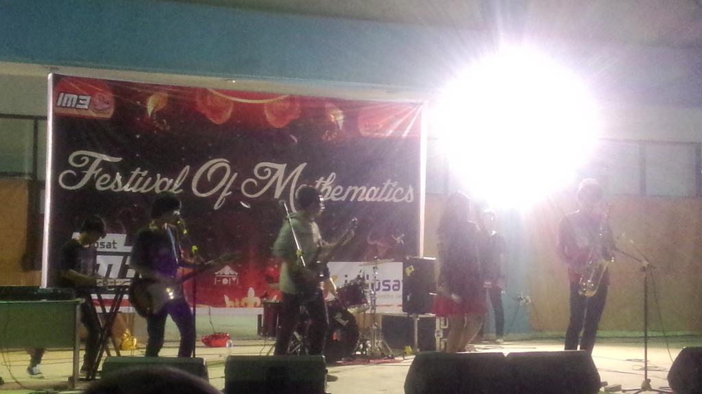 SkaVaska's tweet photo. @FestOfMath: makin meriah lg nih skavaska http://t.co/wgjChRjbxx