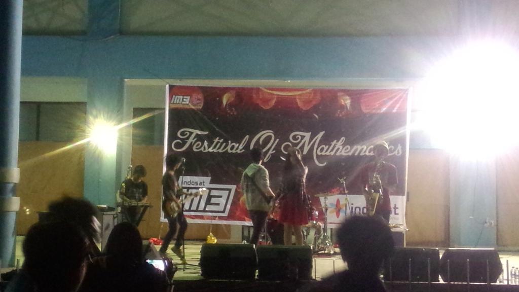 SkaVaska's tweet photo. @FestOfMath: last song skavaska-L O V E http://t.co/dsYtlh4Wax