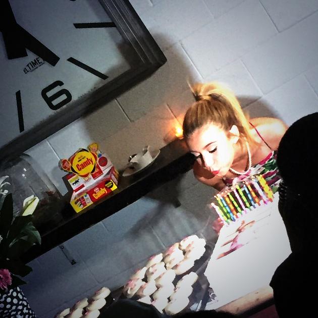  Heyy!! My best friend loves you so..oo much! Happy Birthday Princess. Pls this.    