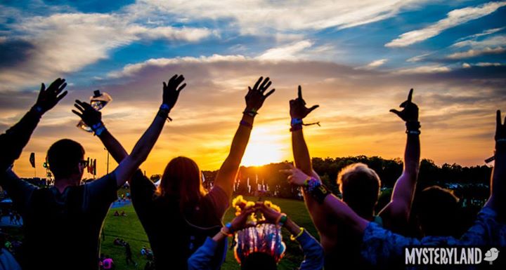 MysterylandUSA's tweet photo. We’re ready to rock #Woodstock… AGAIN! Chk it out: http://t.co/6NcrpKIA5E #MLUSA #12DaysOfMystery http://t.co/Ypzc0GwvPH