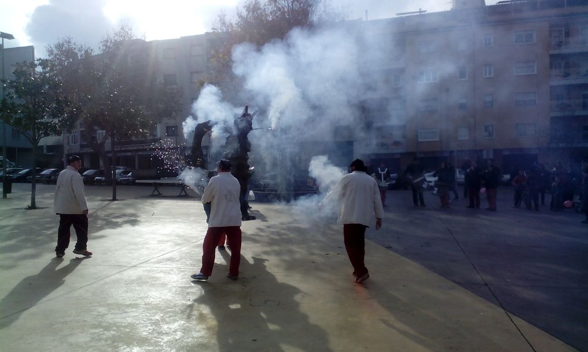 Judiitvp's tweet photo. #LaMaratoTV3 Drac de Montornès del Vallès per la Marato! http://t.co/QQ0TFwzaj2