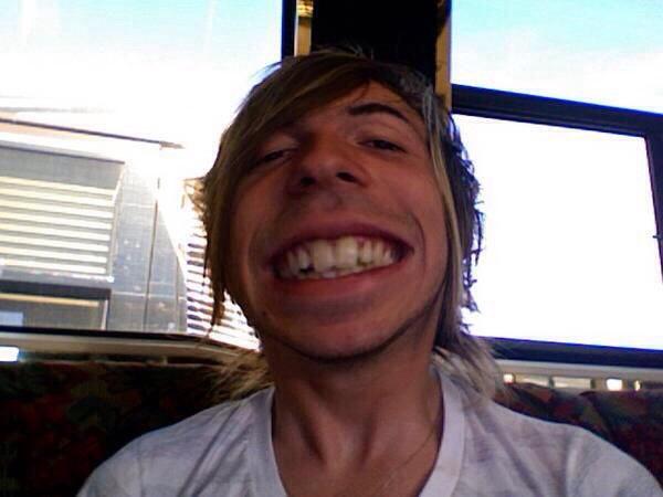 I dunno what time it is where atl are but HAPPY BIRTHDAY TO ONE OF MY FAV PEOPLE ON EARTH ALEX GASKARTH ILY IDIOT 