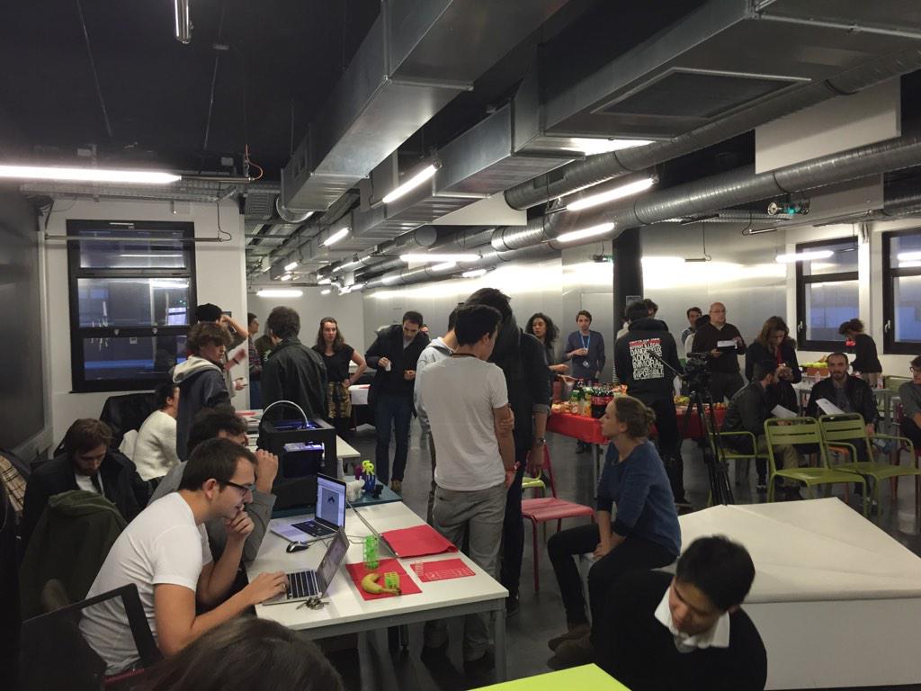 alexd's tweet photo. Présent à @42born2code pour le jury final de #liberezsanta http://t.co/lwPcmN7F4h