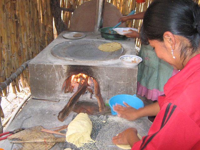 saiphcita's tweet image. Excited to present our research w/ @walter_julian  on Participatory Stoves at #CSCW2015 posters!!! #UNAM @unamfi
