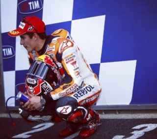 KleineBiker93's tweet photo. No sé que haría sin ver una foto de tu sonrisa todos los días. #StayStrongMarc @marcmarquez93 http://t.co/fEjF7FNqRF