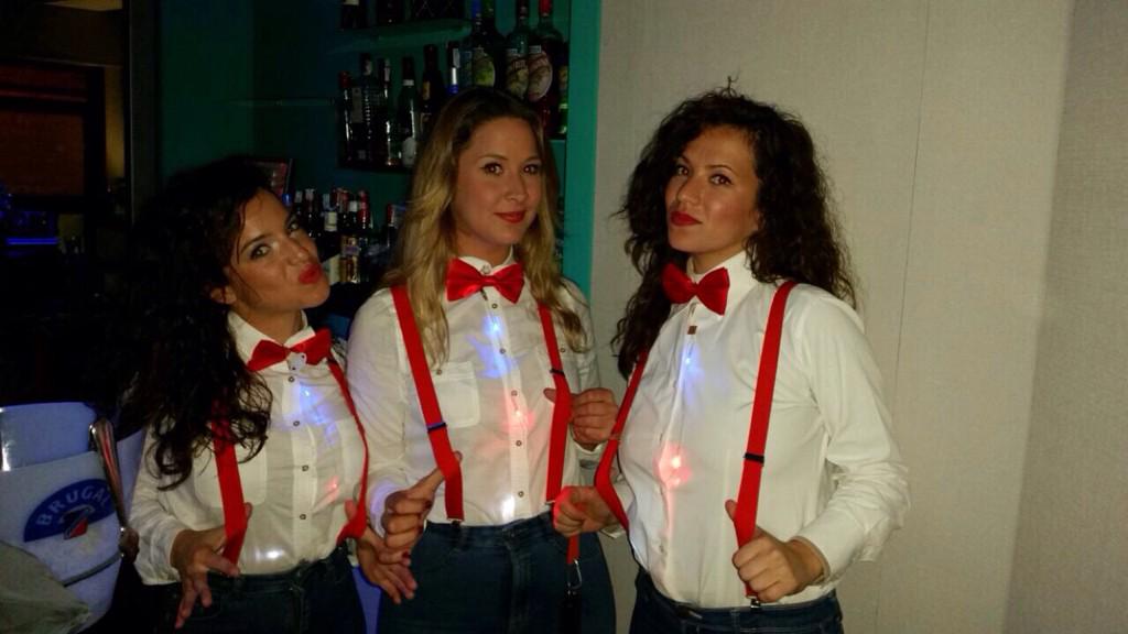 BogaCafe's tweet photo. Nuestras niñas de @BogaCafe !!!
@Ainhoasanroman @Anamakaka @ro_comadre !!! Happy!!! http://t.co/YF8tx8clCL
