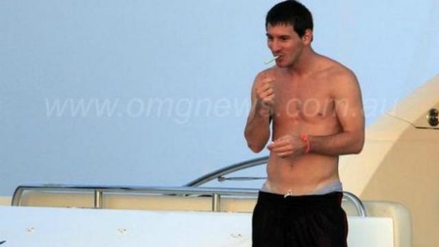 does messi smoke cigarettes Lionel Messi smoking. [@NeyMarvellous]