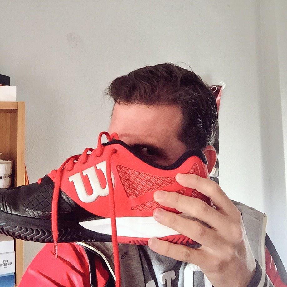 WilsonPadelES's tweet photo. La 5a y última foto! Q #FootwearPLAYER está tras la #RushPRO2.0 ? #MoreTEAM 1 Entrada doble para el #WPTMastersFinals http://t.co/9XIMAC8mpN