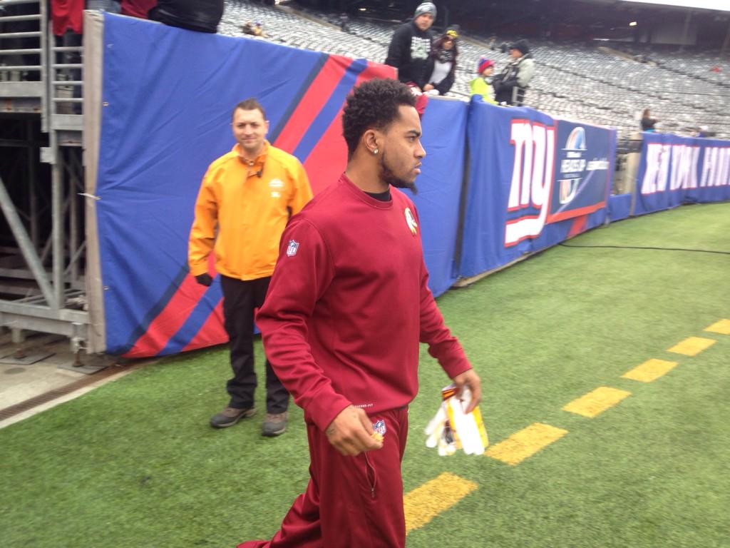 SKINSNATION2012's tweet photo. HailYa! “@Redskins: .@DeSeanJackson11 steps out onto the field for warmups. #WASvsNYG #HTTR http://t.co/k5RBQiBHGy”