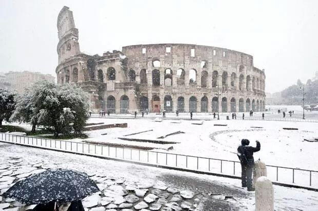 sergiodesiena's tweet photo. Una nevicata a Roma...bellissima come sempre!!
(foto di repertorio) http://t.co/AvTJLjVI2m