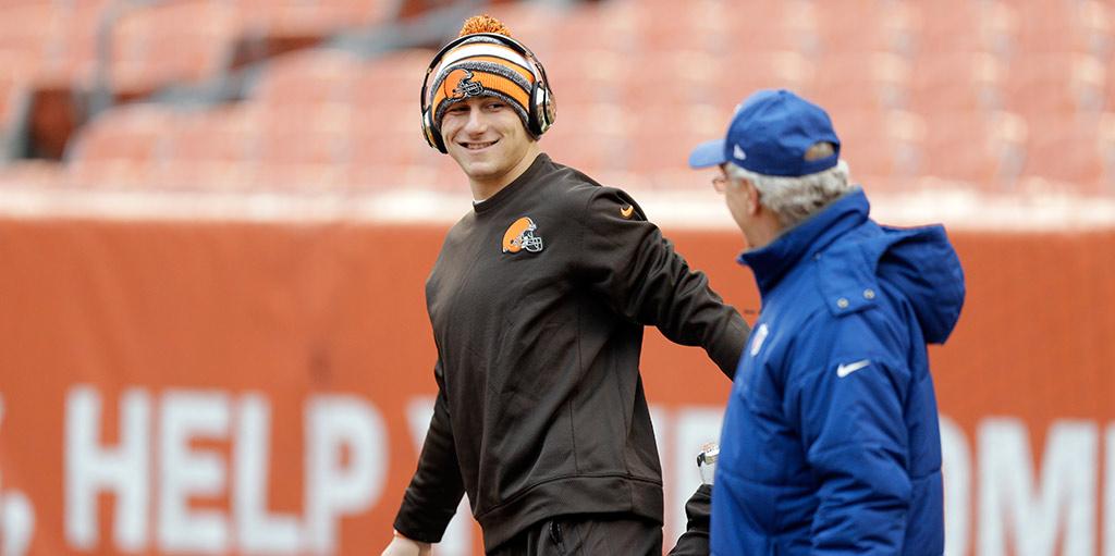 NFL's tweet photo. Here's Johnny. #CINvsCLE http://t.co/wpjUEuwKxf