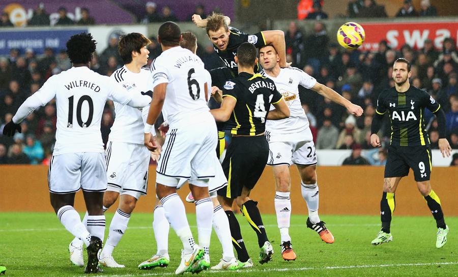 PHOTO <a href="/hkane28/">Harry Kane</a> heads in his 3rd #BPL goal of the season. Swansea 0-1 Spurs (22 mins) #SWATOT