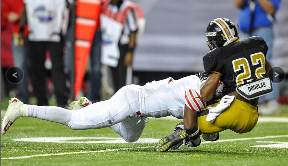 beug4's tweet photo. Love watching these hard hits! 👊 #ArcherNation http://t.co/RQgKwIbCST