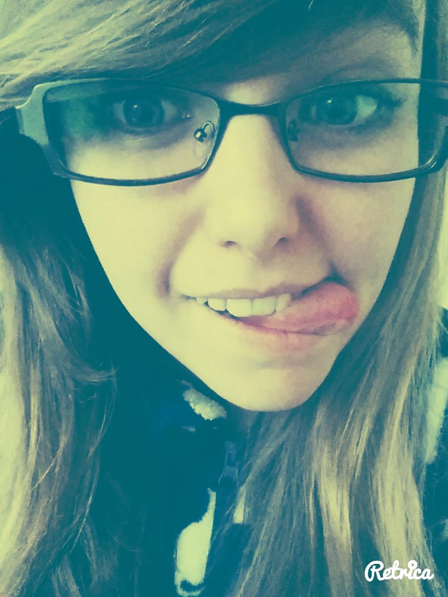ITakeDemetria's tweet photo. Selfie. † ✌ http://t.co/Q4fMsGByAW